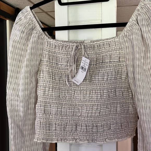 American Eagle off shoulder gather tap - Picture 2 of 4